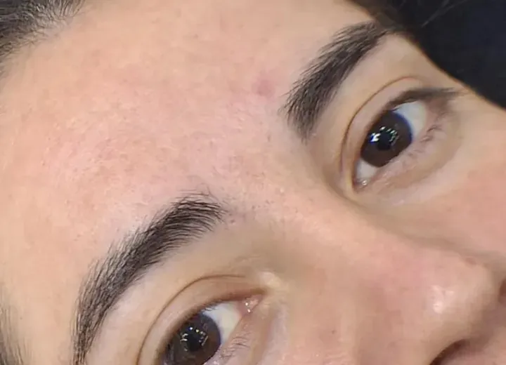 Cílios retos antes do lash lifting